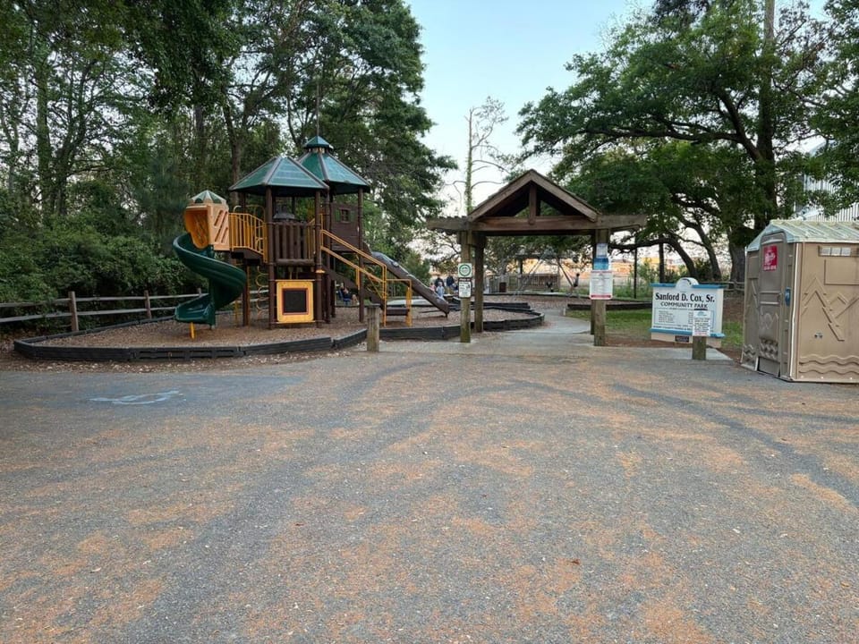 Marshfront Paradise 2BR Marsh Views Close to Beach House in Garden City