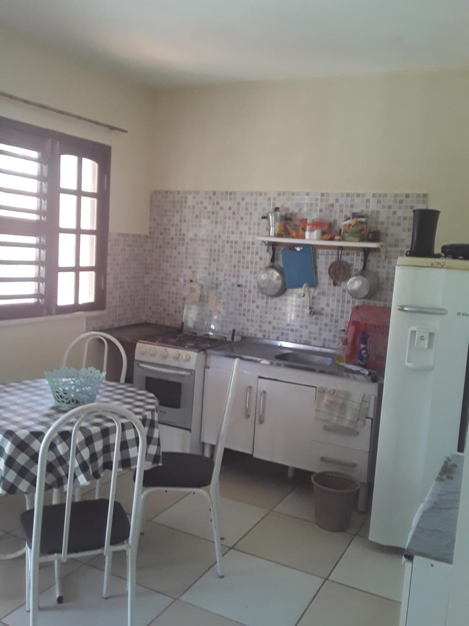 Kitchen or kitchenette, Dining area, oven