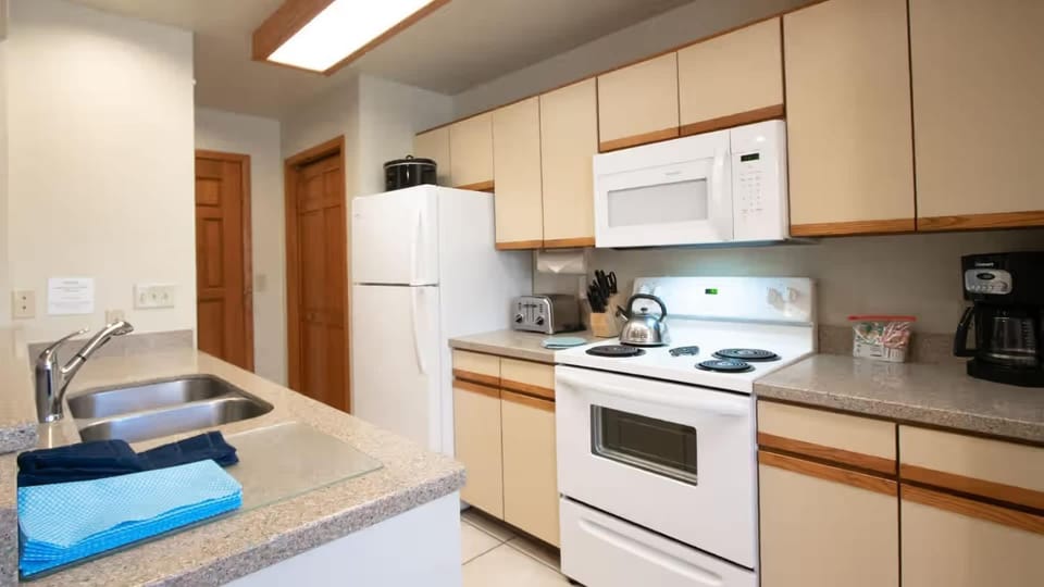 Sunburst Condominiums - 2 Bedroom Apartment in Steamboat Springs