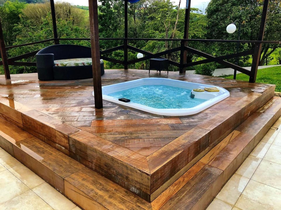 Hot Tub, Hot Tub