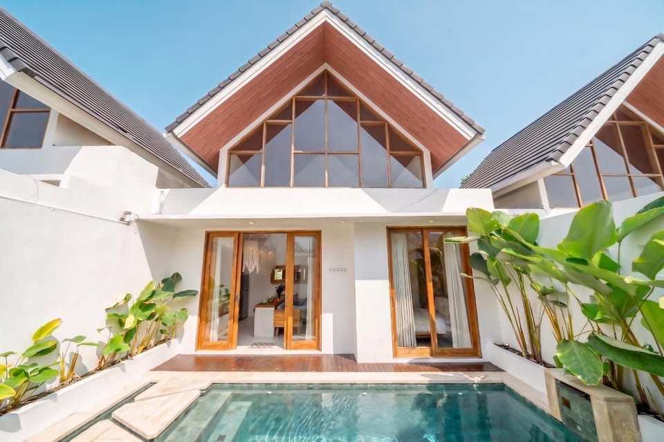 Property building, Patio, Swimming pool