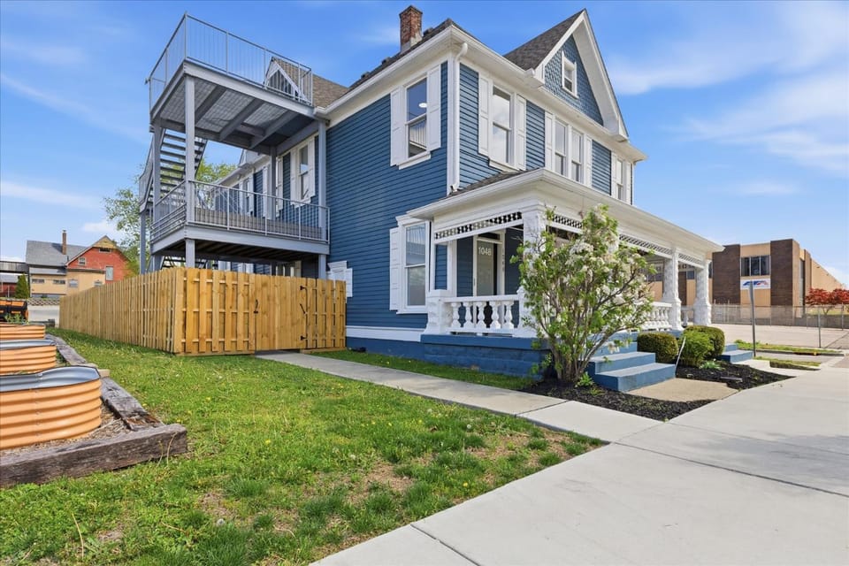 Brand New 8 BR Double Unit House near Downtown House in Indianapolis