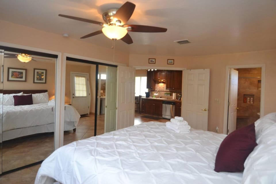 1 bdr guest home in Oro Valley! Mtn views, hot tub House in Casas Adobes