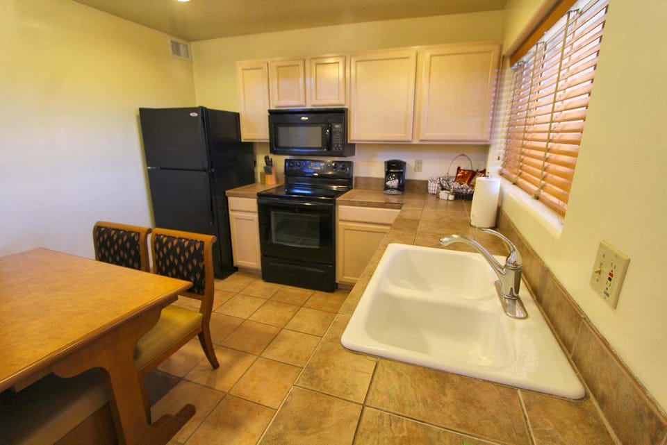 Villas of Cave Creek - 2 Bedroom Suite with Fireplace Apartment in Carefree