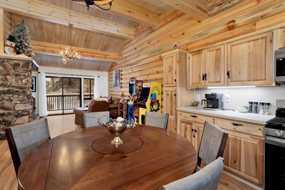 Kitchen or kitchenette, Seating area, Dining area, kitchen