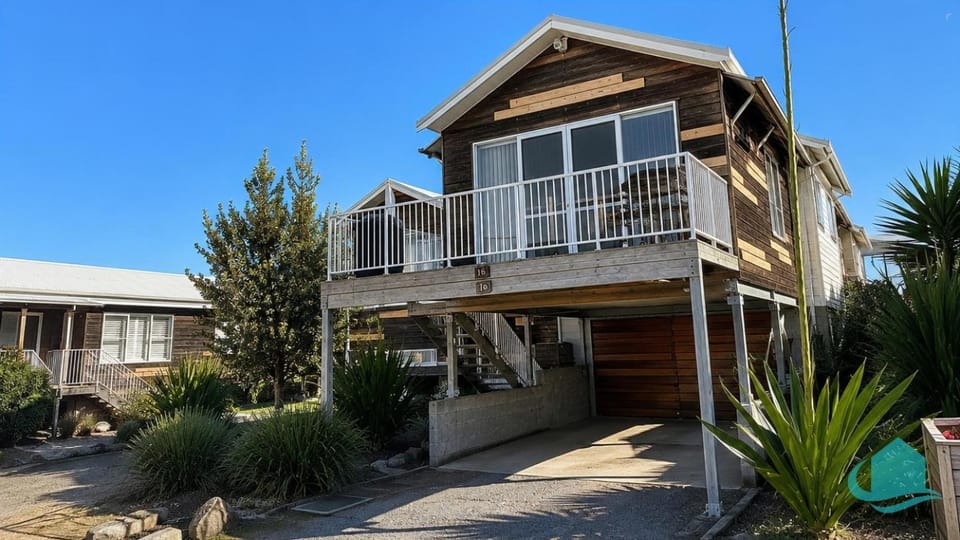 Jesbellerai Villa- Caves Beach Resort Villa in Swansea