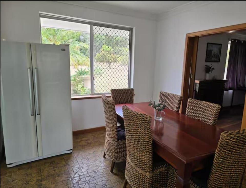 Room in a farm house near Kelmscott Train Station Farm Stay in Kelmscott