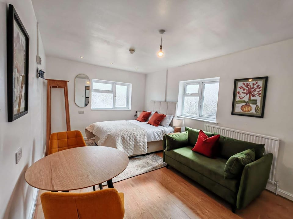The Forest- Mosswood Bed and Breakfast in Cambridge