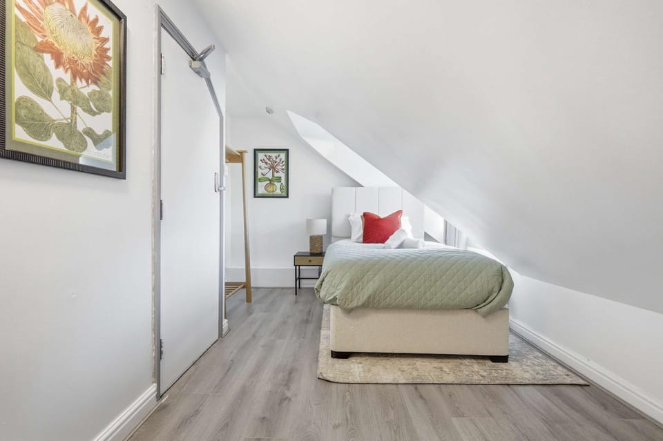 The Forest- Thornwood Bed and Breakfast in Cambridge