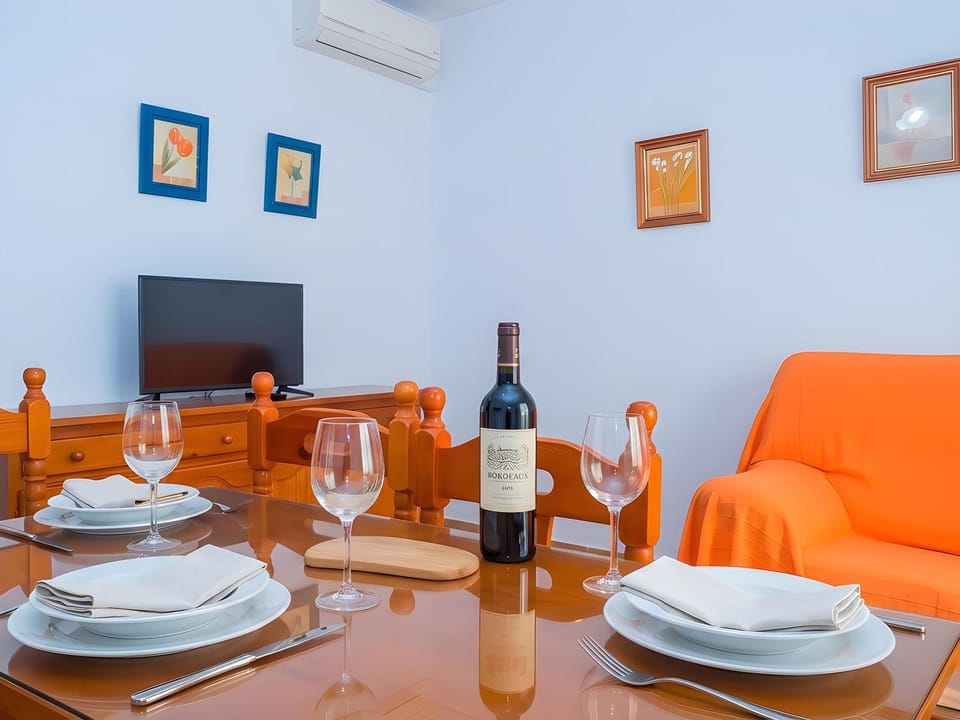 Moderno Apartamentos con Garaje Balcones y Aire solo familias y parejas Apartment in Conil de la Frontera