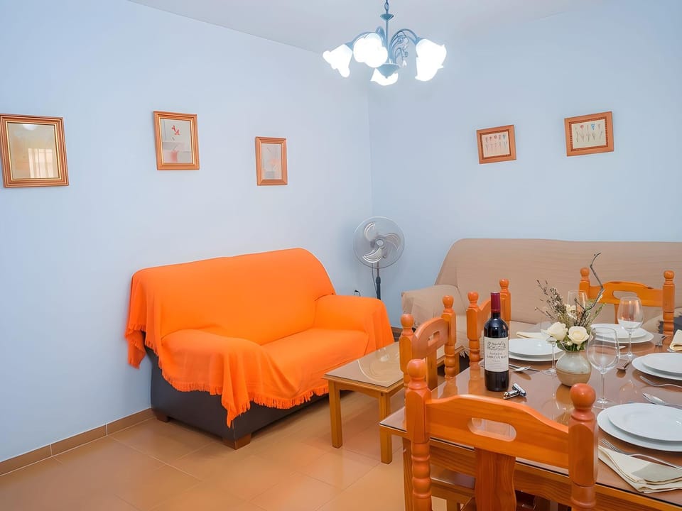 Moderno Apartamentos con Garaje Balcones y Aire solo familias y parejas Apartment in Conil de la Frontera