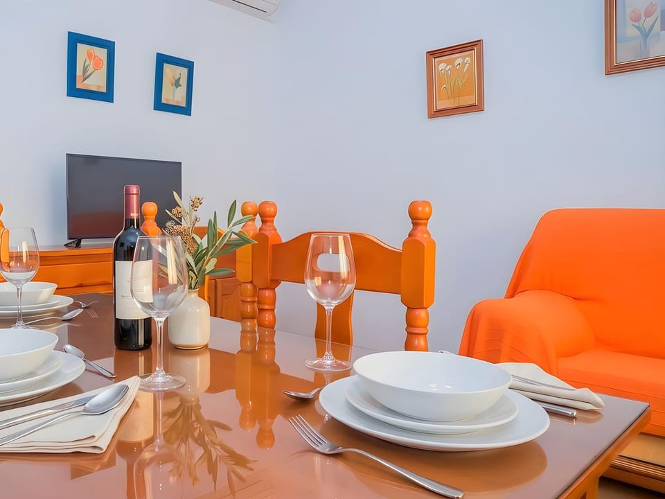 Moderno Apartamentos con Garaje Balcones y Aire solo familias y parejas Apartment in Conil de la Frontera