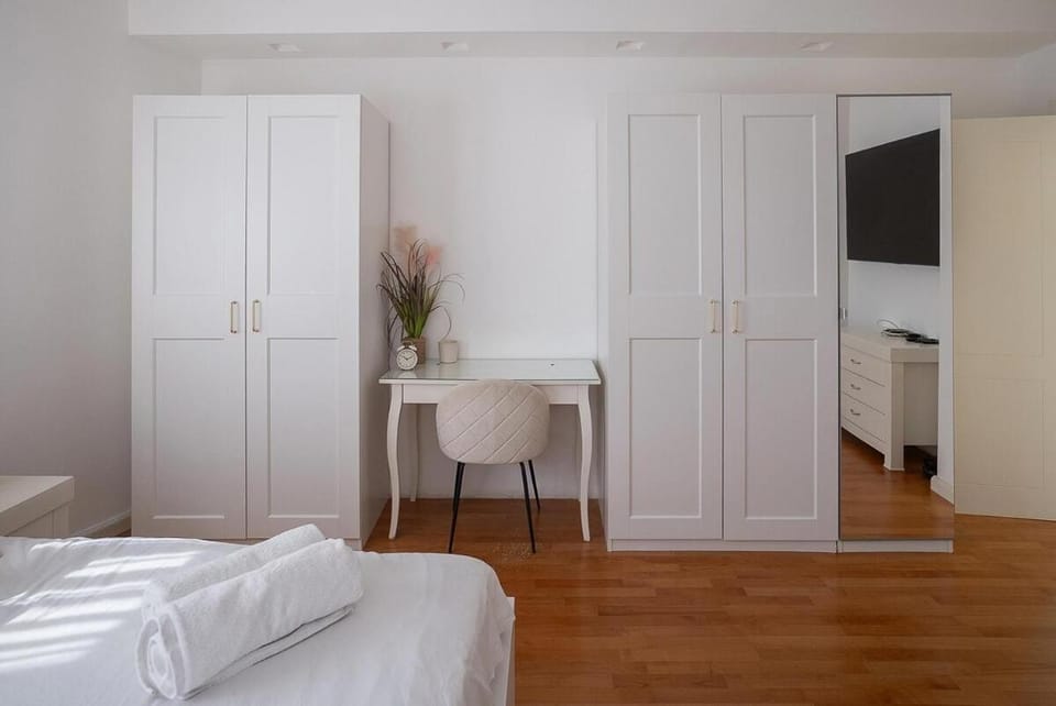 5BR Basement Beach Villa by Berry Apartment in Netanya