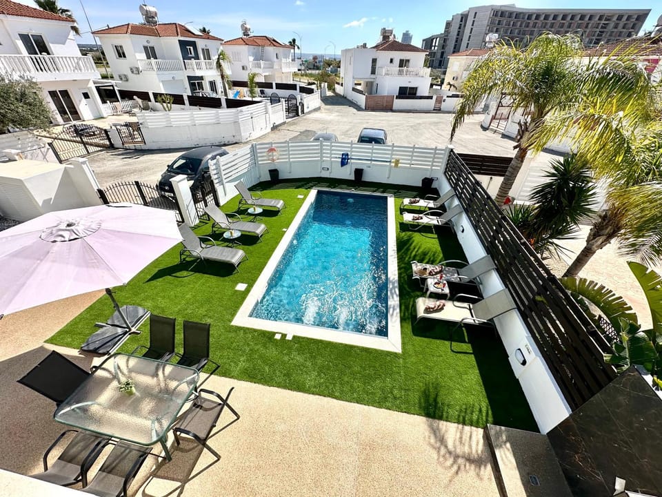 Mediterranean Oasis Villa - Ayia Thekla Beach Villa in Larnaca