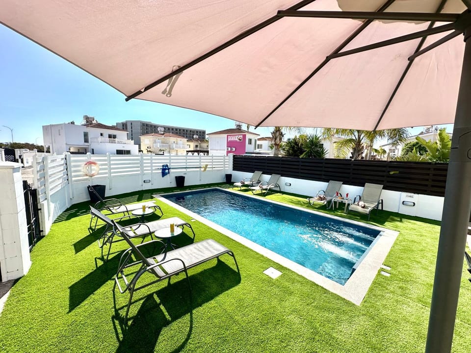 Mediterranean Oasis Villa - Ayia Thekla Beach Villa in Larnaca