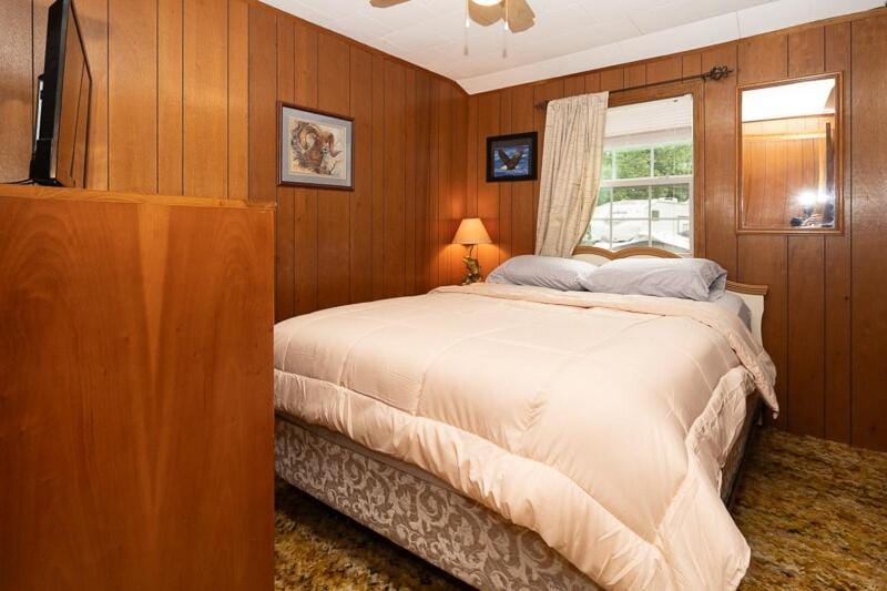 The Cabin at Prairie Hollow Camp w/ Boat Slip* Cabin in Lake of the Ozarks