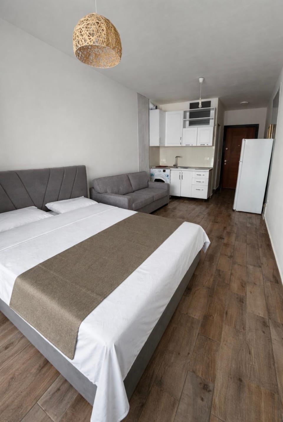 Bed, Kitchen or kitchenette, Living room, Seating area, Bedroom