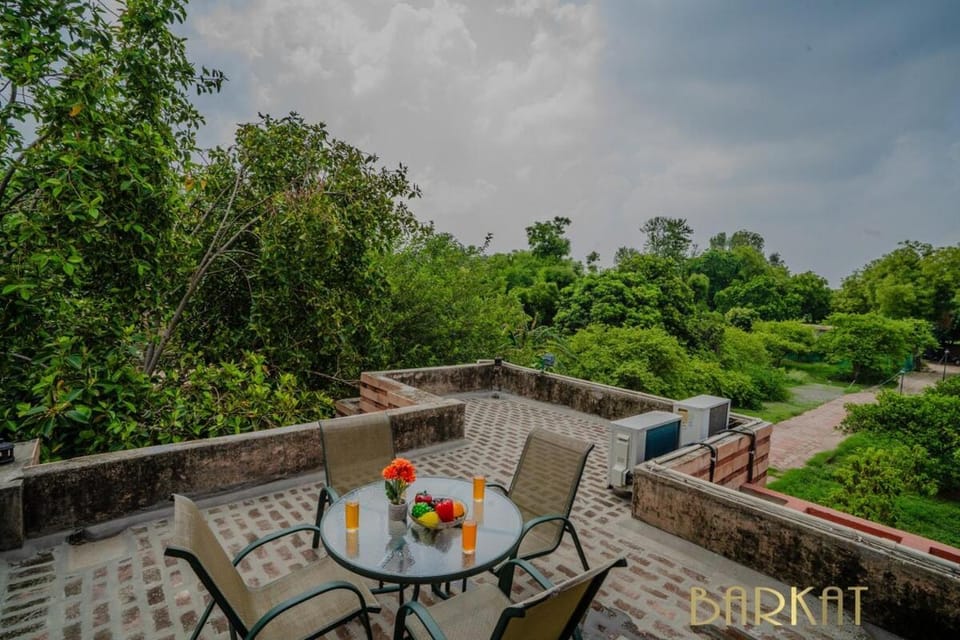Barkat Luxury Pool Farmhouse 4BHK Party Villa Delhi Villa in Gurugram