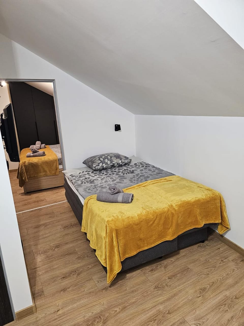Bed, Living room