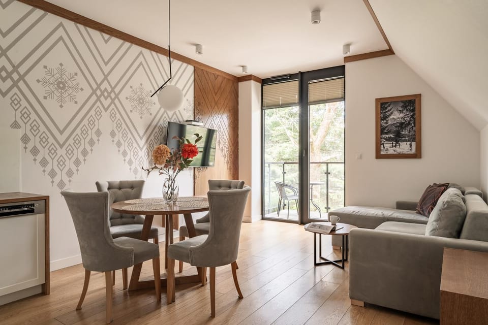 Kitchen or kitchenette, Living room, Seating area, Dining area