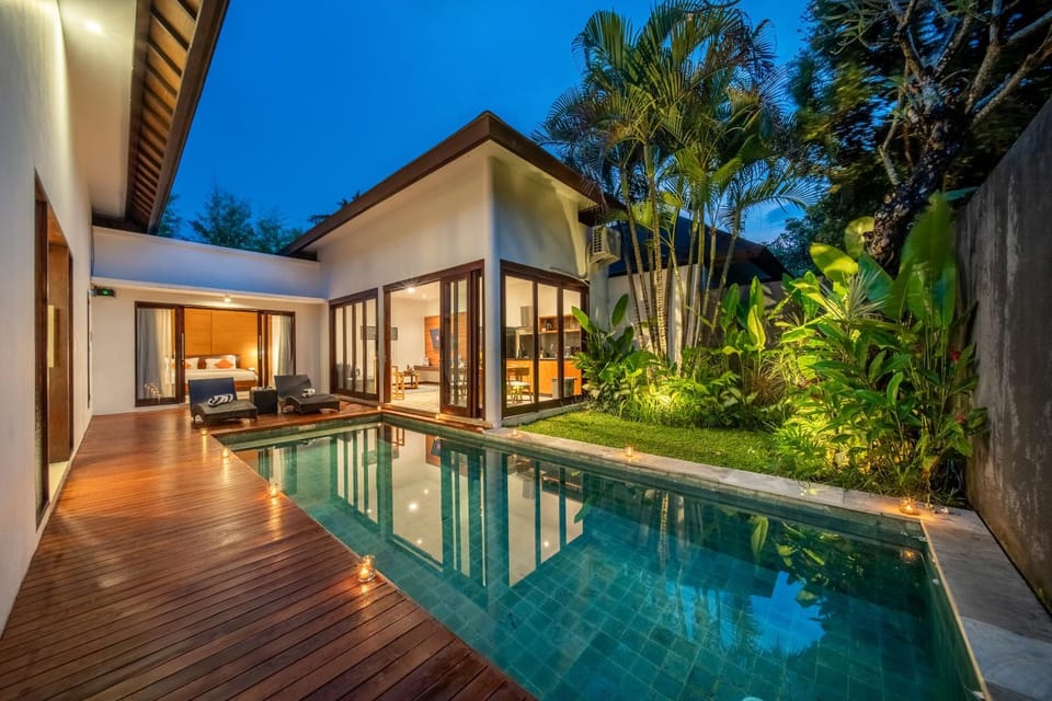 Property building, Swimming pool, Breakfast