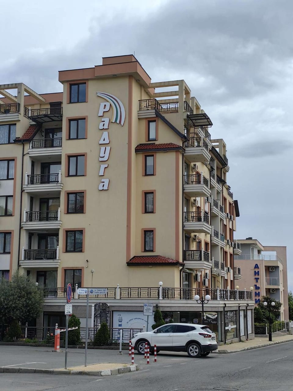 Property building, Location