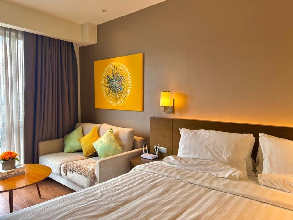 Bed, Seating area