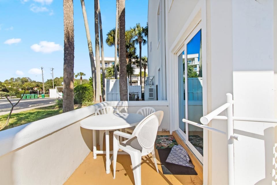 Property building, Patio, Day, View (from property/room), Balcony/Terrace, Balcony/Terrace, Other, Seating area, Dining area