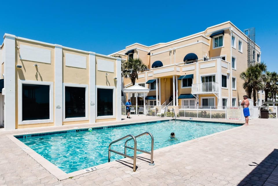 Property building, Day, Other, Pool view, Swimming pool, Swimming pool, sunbed