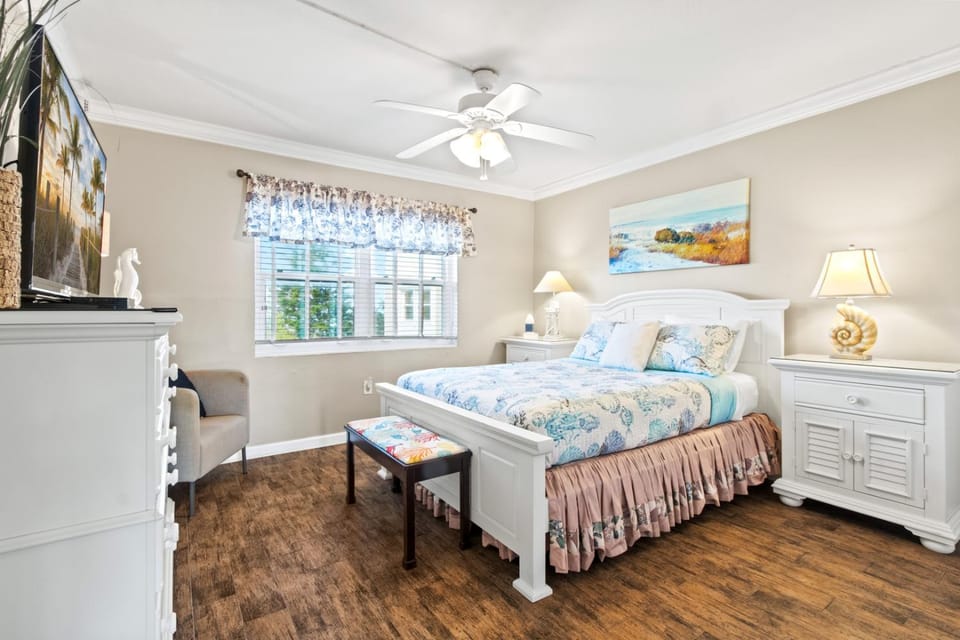 Bed, Other, Photo of the whole room, Bedroom