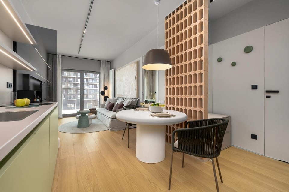 TV and multimedia, Kitchen or kitchenette, Living room, Seating area, Dining area