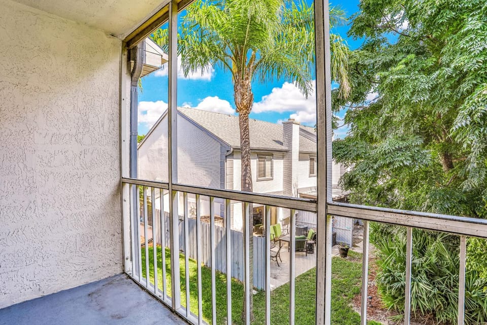 Property building, Spring, Day, Garden, View (from property/room), Balcony/Terrace, Balcony/Terrace, Other, Garden view