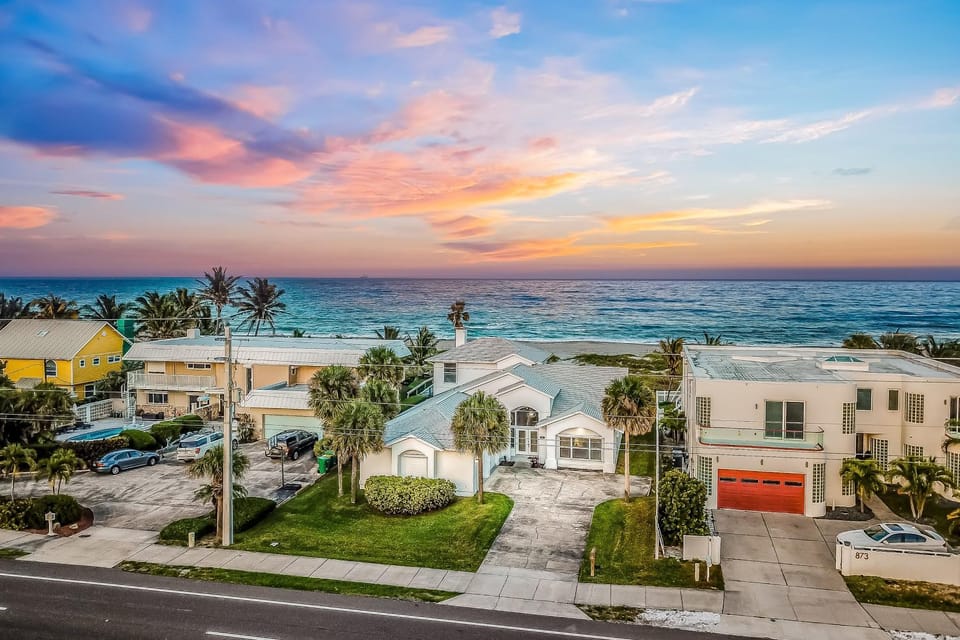 Property building, Nearby landmark, Day, Neighbourhood, Natural landscape, Bird's eye view, Other, Beach, City view, Sea view, Street view, Location, Sunrise, Sunset