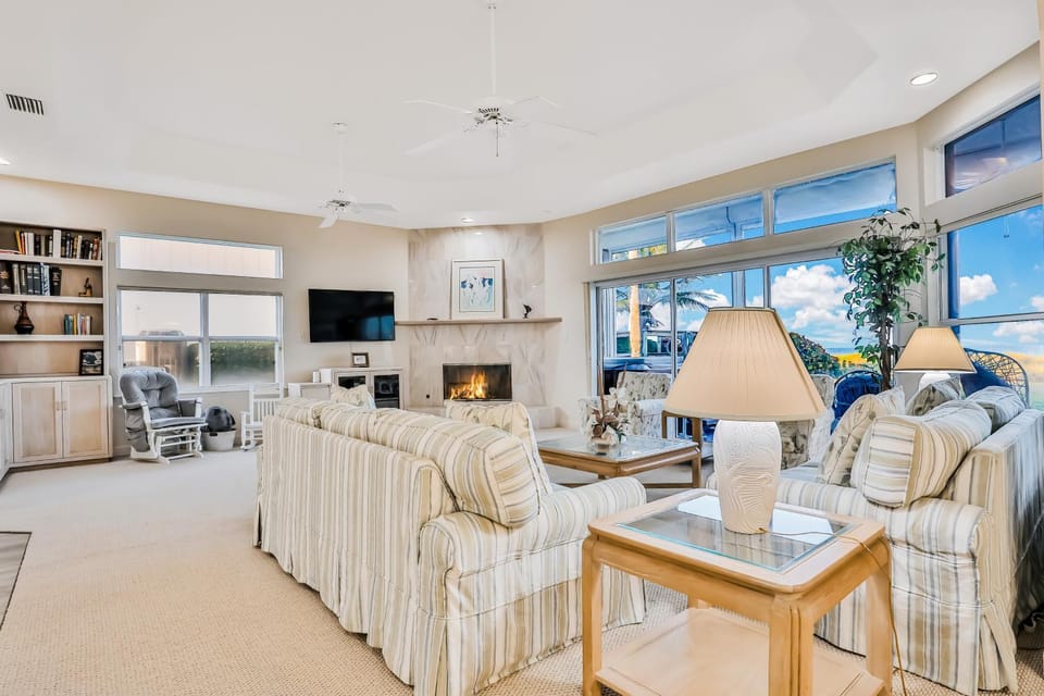 TV and multimedia, Living room, Other, Seating area, Evening entertainment, fireplace, fireplace