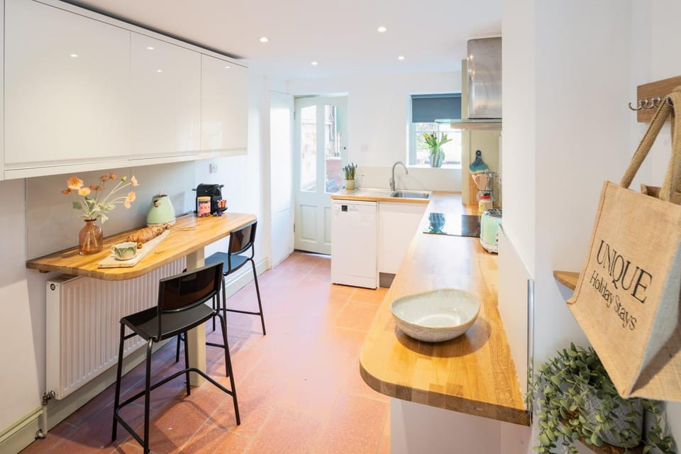 Stylish Garden Apartment Central Exmouth Sleeps 3 Apartment in Exmouth