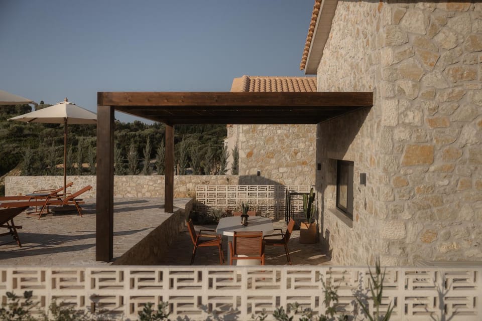Property building, Patio, Day, Balcony/Terrace, Seating area, Swimming pool