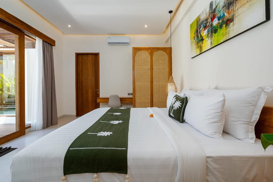 Bed, Photo of the whole room, Bedroom, Pool view