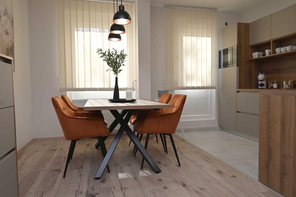 Dining area, Meals