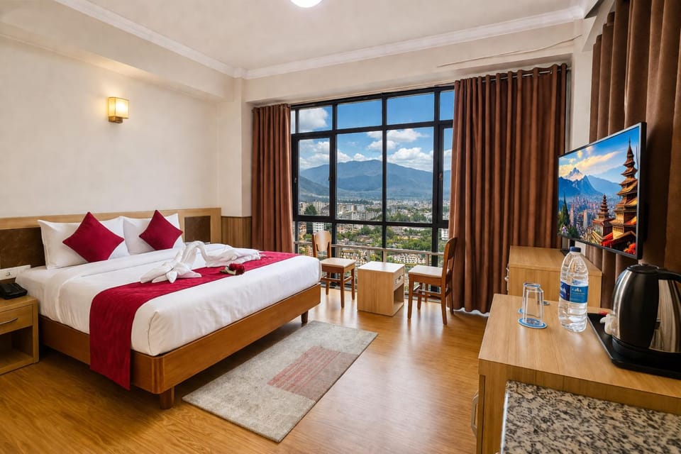 Photo of the whole room, Landmark view, Quiet street view