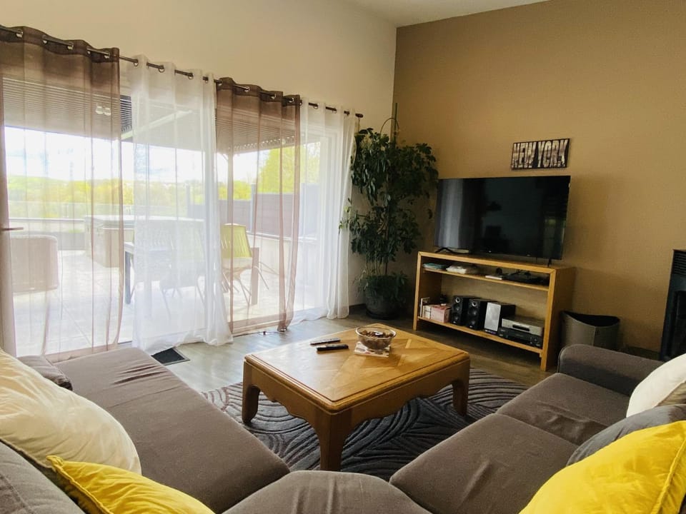 Communal lounge/ TV room, Living room