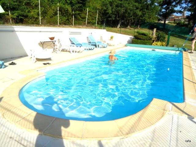 le cocon piscine chauffée abrité sur l'axe rocamadour sarlat jusqu'à 4 pers House in Occitanie