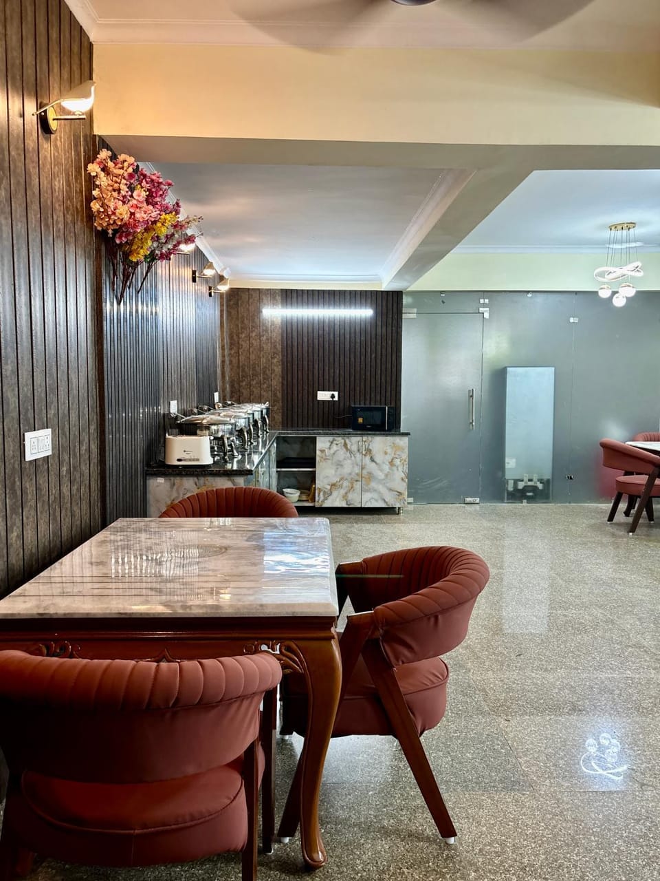 Seating area, Dining area