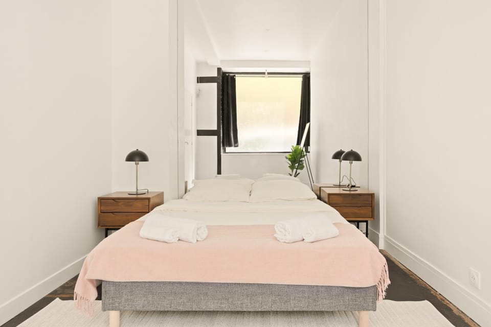 Bedroom, internet, storage