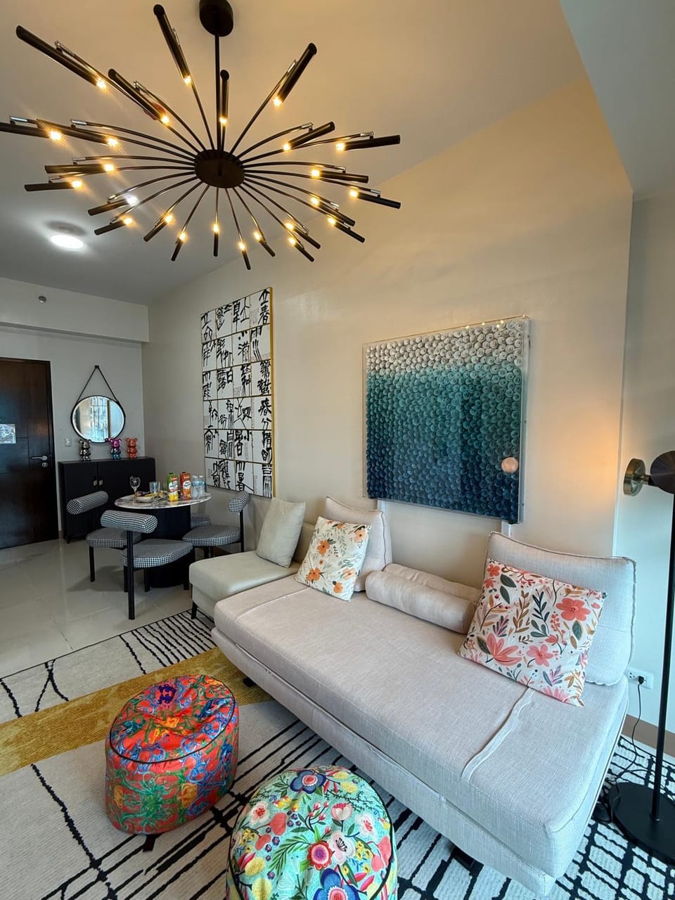 Living room, Photo of the whole room, Decorative detail, Dining area