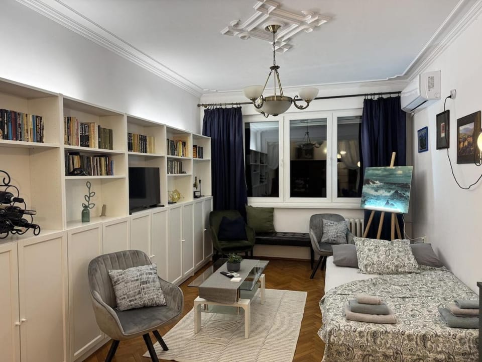 Dive into art, right in Sofia s heart Apartment in Sofia