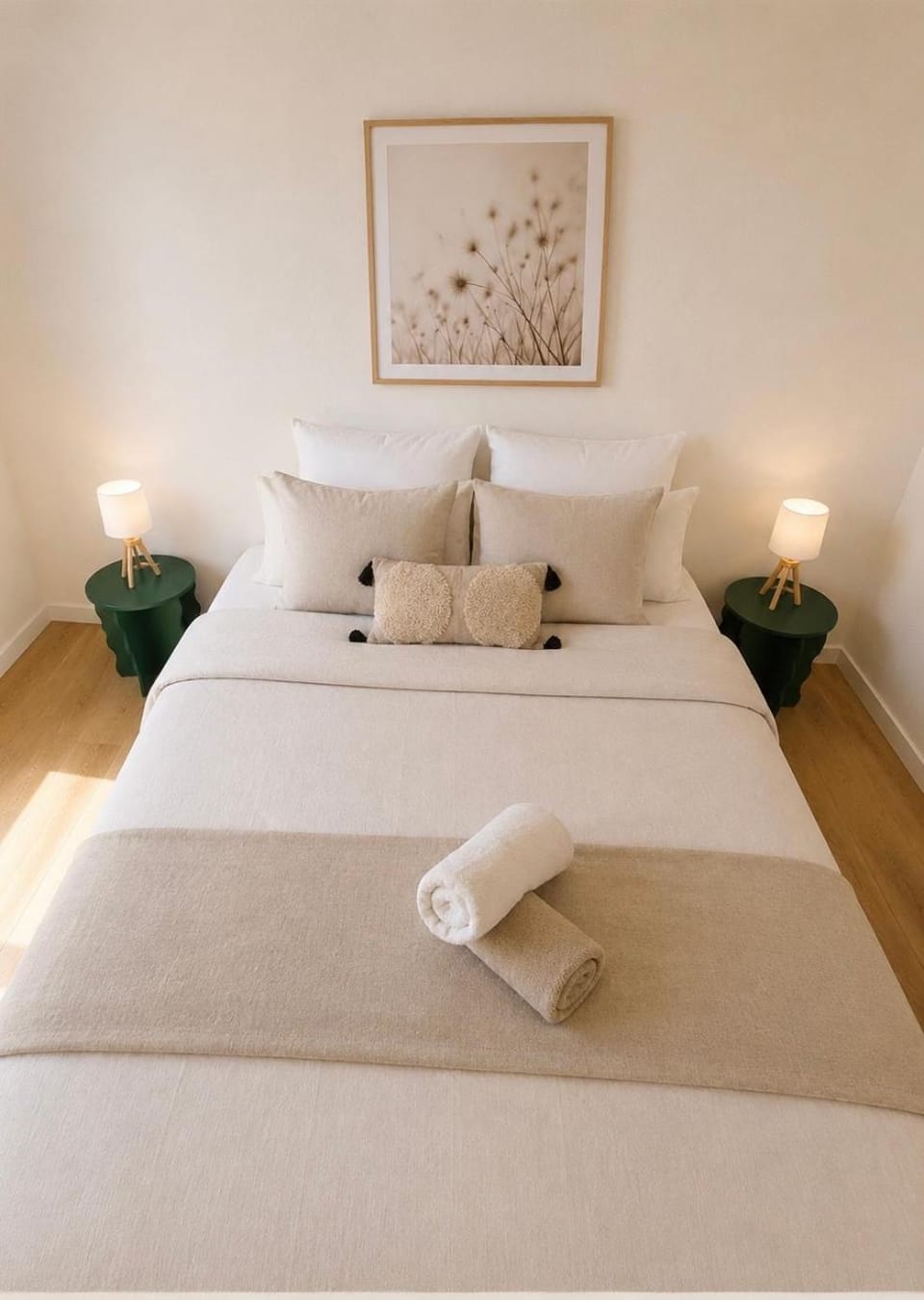 Bed, Bedroom, towels