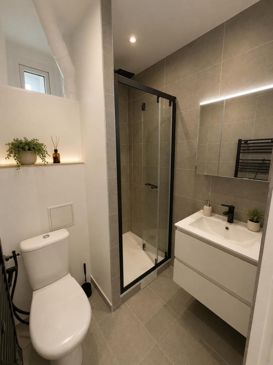 Shower, Toilet, Bathroom, towels