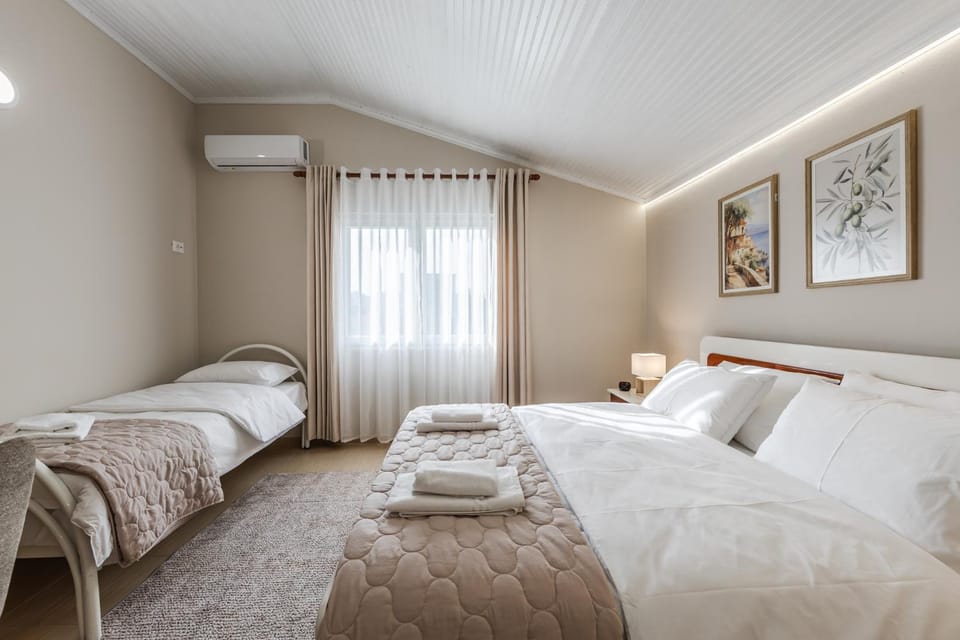 Loen Spacious Seaside Apartment 3BR Free Parking by PikHost House in Tirana County, Albania