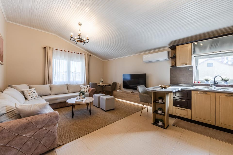 Loen Spacious Seaside Apartment 3BR Free Parking by PikHost House in Tirana County, Albania