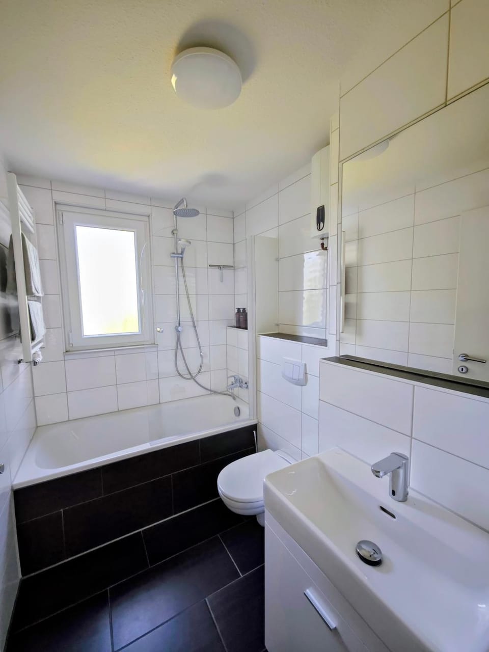 3 Zimmer-Wohlfühl-Oase mit Balkon-Lounge & Office Apartment in Hanover